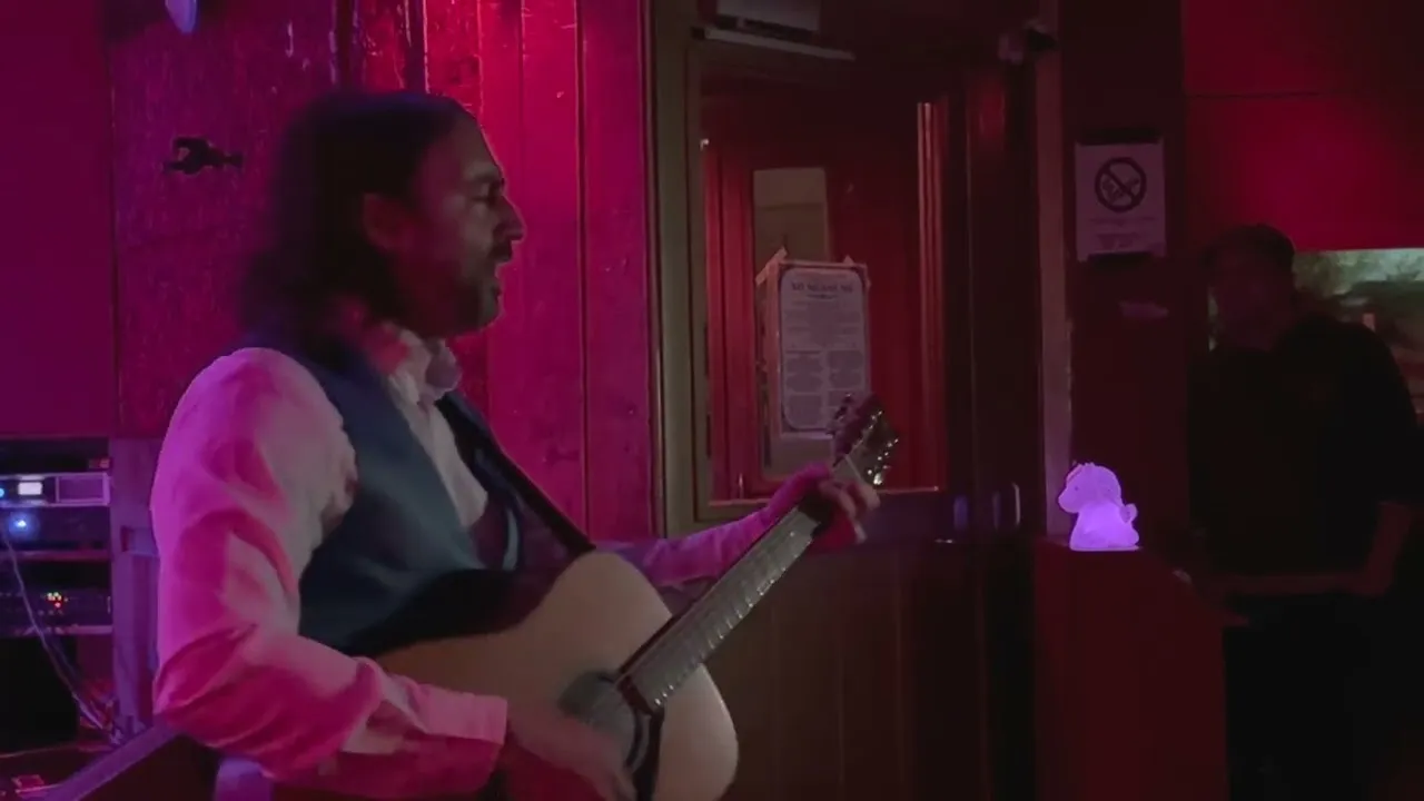 Yotam Ben Horin – International You Day (No Use For A Name Cover), 2025-05-08, Schokoladen, Berlin