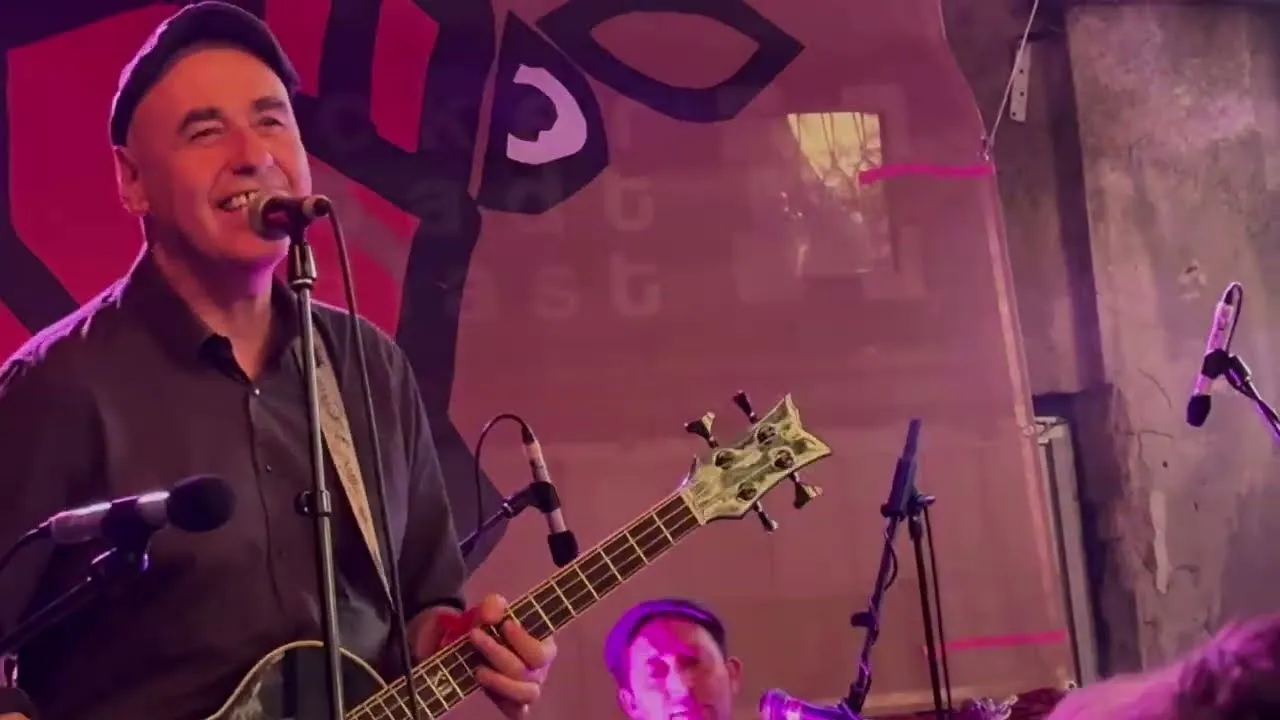 Acht Eimer Hühnerherzen – Zement (LIVE), 2025-07-05, Schokoladen Hofkonzert, Berlin